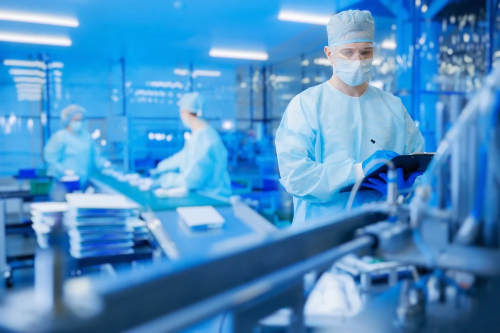 Cleanroom technicians working in a controlled manufacturing facility, illustrating the sector served by Dastex Group and Abovo.